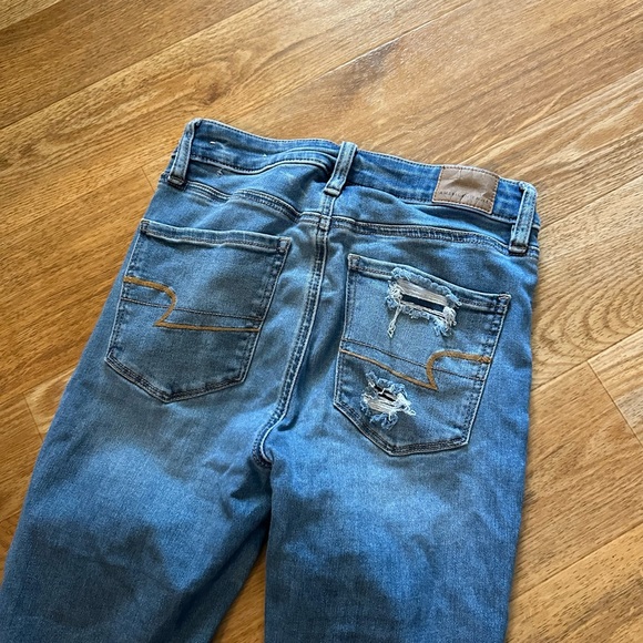 American Eagle Outfitters - Picture 6 of 10